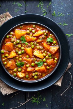 ALOO MUTTER