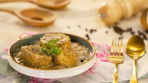 DUM ALOO SAAGWALA